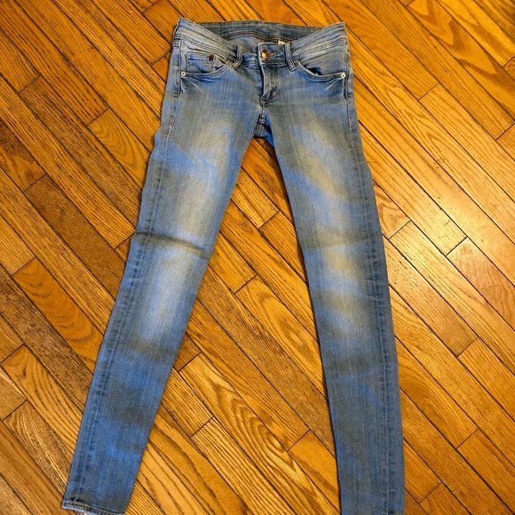 H&M Super Skinny Low Waist Light Wash Jeans (Size: 26/32) - Picture 6 of 10